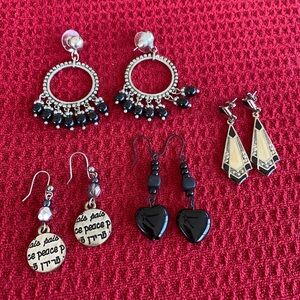 🎄$3 bundled - 4 Pairs of Earrings